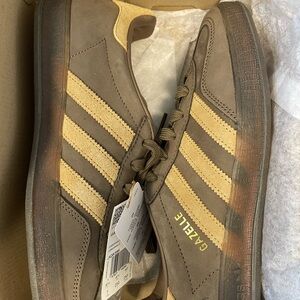 Adidas Gazelle Indoor size 7M/8W. Cargo Brown/Golden Beige/White. NWT